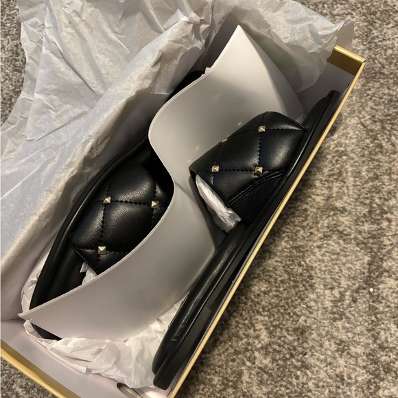 Michael Kors Hayworth Studded Slide Sandal in black size 5.5.  BRAND NEW - Picture 8 of 9